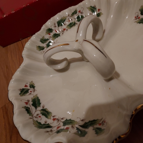 Christmas Holly Holiday 3 Section Handled Candy Dish Gold Trim Porcelain Japan - Picture 5 of 9